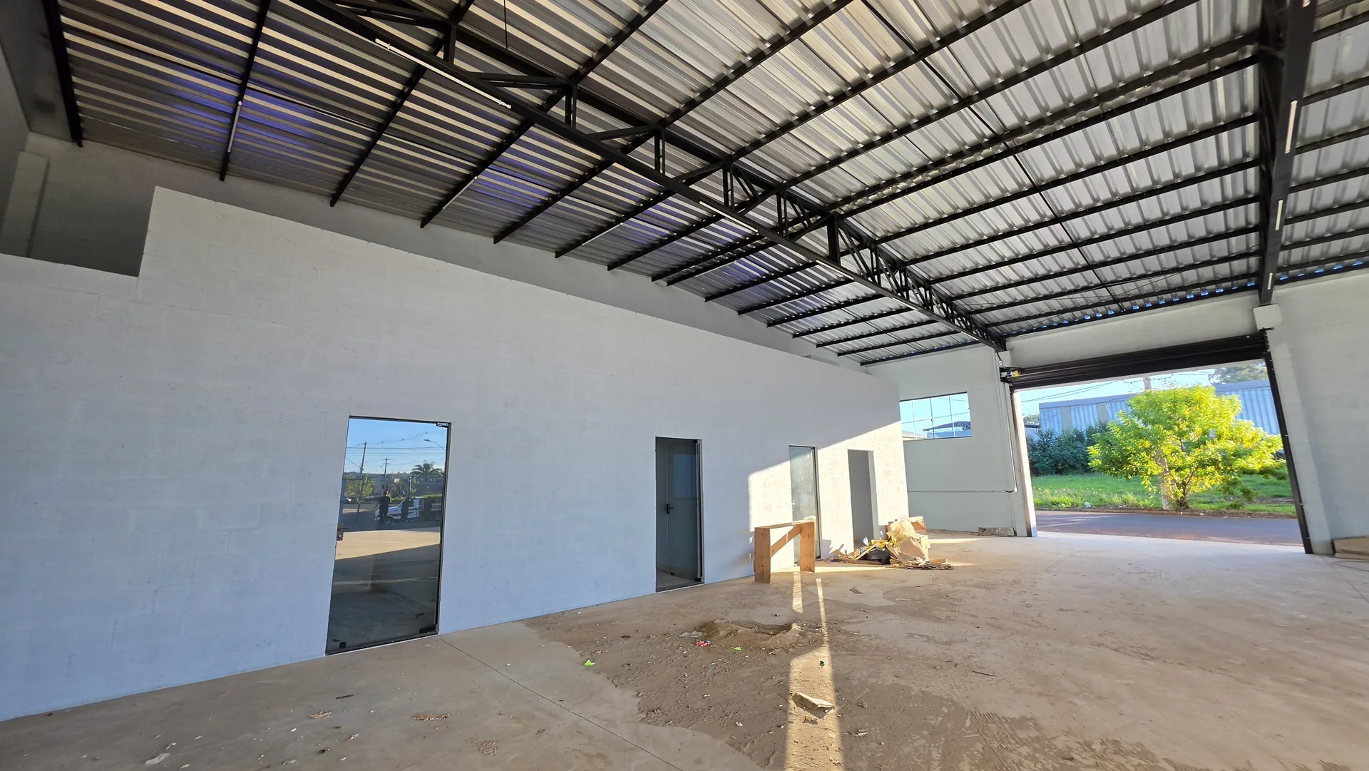 Interior do galpão — obra da Dust Engenharia